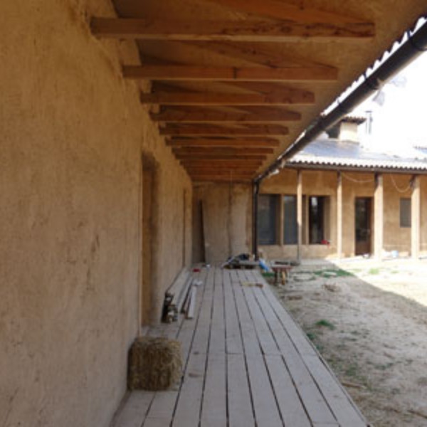 Allotjament rural amb estructura i palla