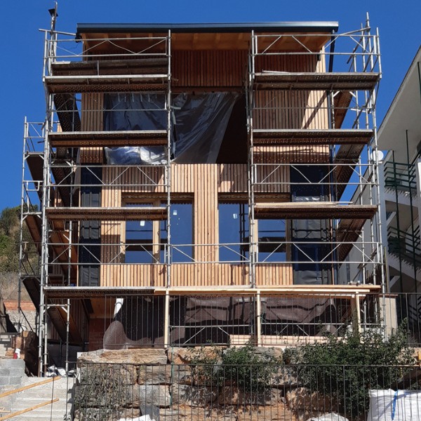 Casa positiva a Barcelona, al barri de Horta Collserola