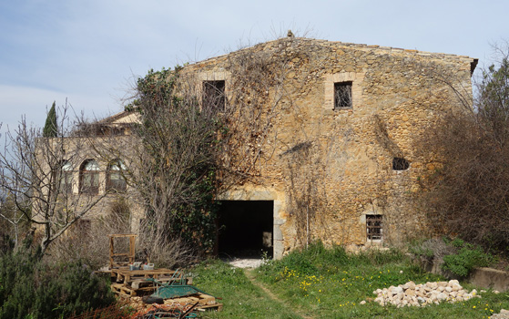 Oficines d'un edifici agrícola a l'Emporda