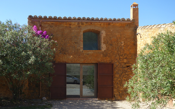 Oficines d'un edifici agrícola a l'Emporda
