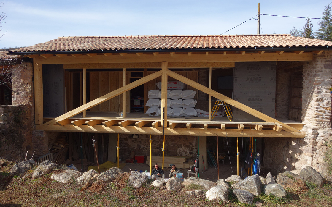 Casa en era existent a la Pobleta de Bellveí