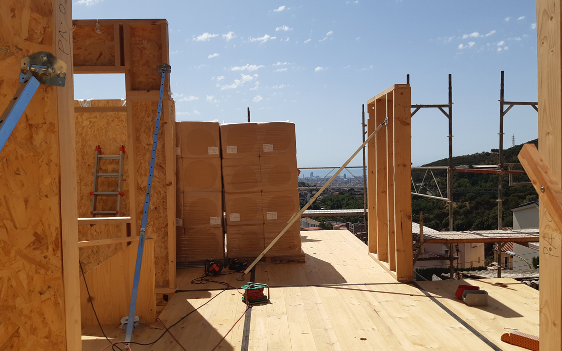 Casa positiva a Barcelona, al barri de Horta Collserola