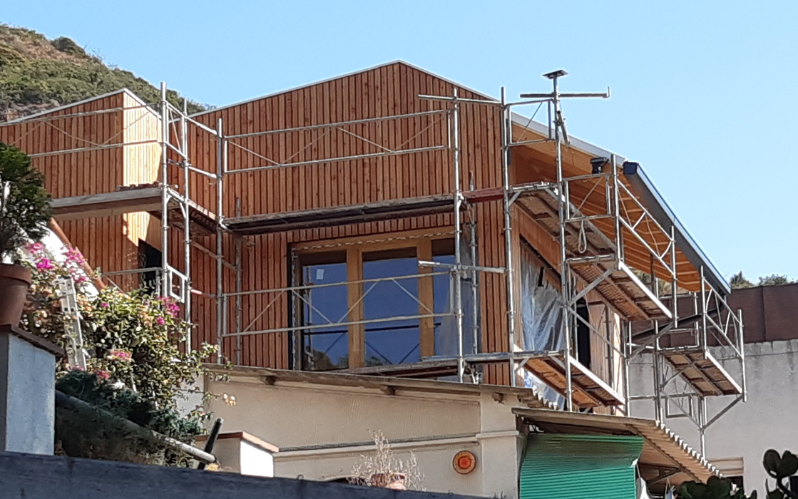 Casa positiva a Barcelona, al barri de Horta Collserola
