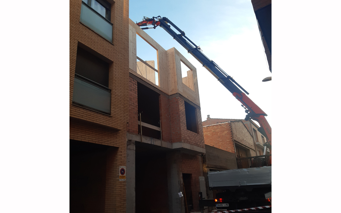 Casa entre mitgeres a Lleida