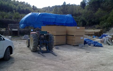 Allotjament rural amb estructura i palla