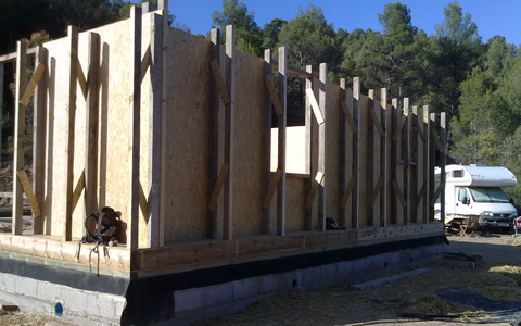 Allotjament rural amb estructura i palla