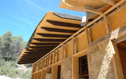 Allotjament rural amb estructura i palla