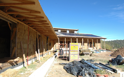 Allotjament rural amb estructura i palla