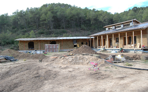 Allotjament rural amb estructura i palla