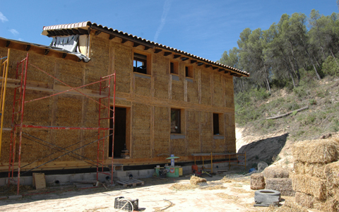 Allotjament rural amb estructura i palla