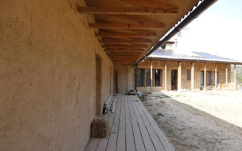 Allotjament rural amb estructura i palla