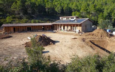 Allotjament rural amb estructura i palla